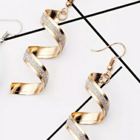 Beautiful Frosted Spiral Earrings πππππ - Picture 3 of 3